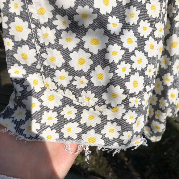 Zara Daisy Floral Denim High Rise Short - Picture 5 of 10